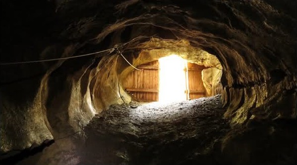 Les Grottes de la Rédemption Entrée du Spéos de la Fée