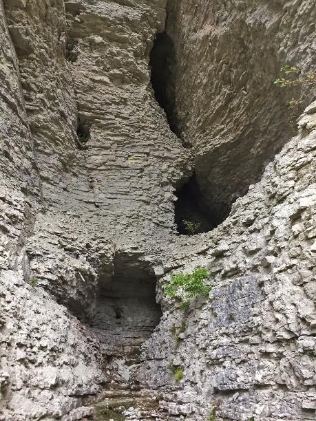 Archives de Spéléo Québec Résurgence des Arches sur la rivière Vauréal